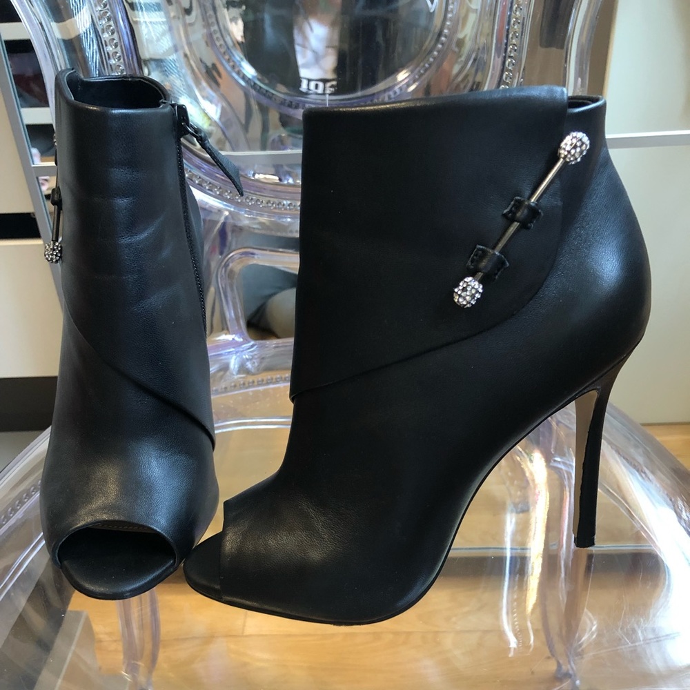 Badgley Mischka Open-toe pumps
